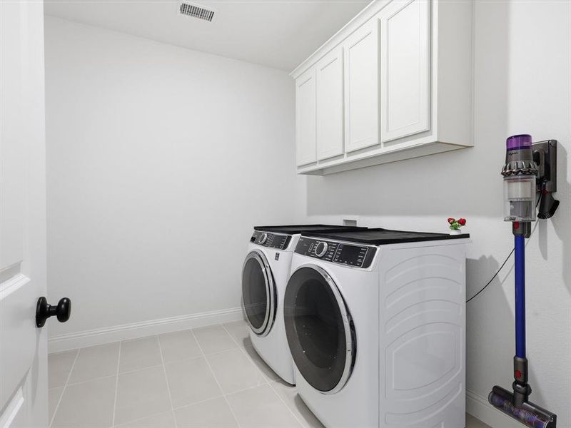 Close-up of interior finishes inside a home in Nelson Lake, Rockwall (Image 20). Close-up of interior finishes inside a home in Nelson Lake, Rockwall (Image 20).