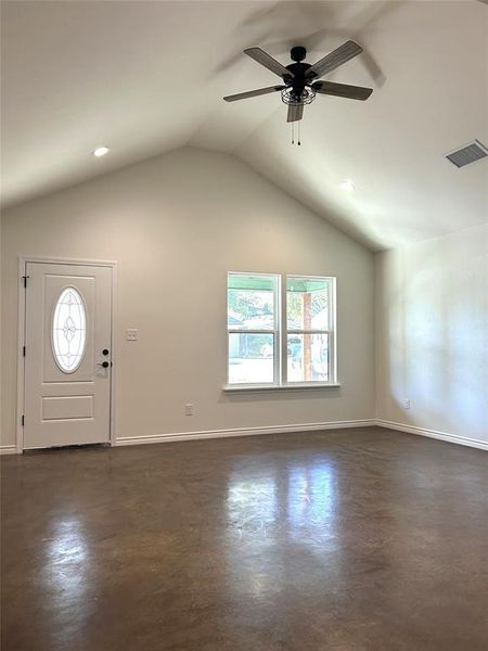 Spacious, unfurnished interior of a new home in , Grandview (Image 11).