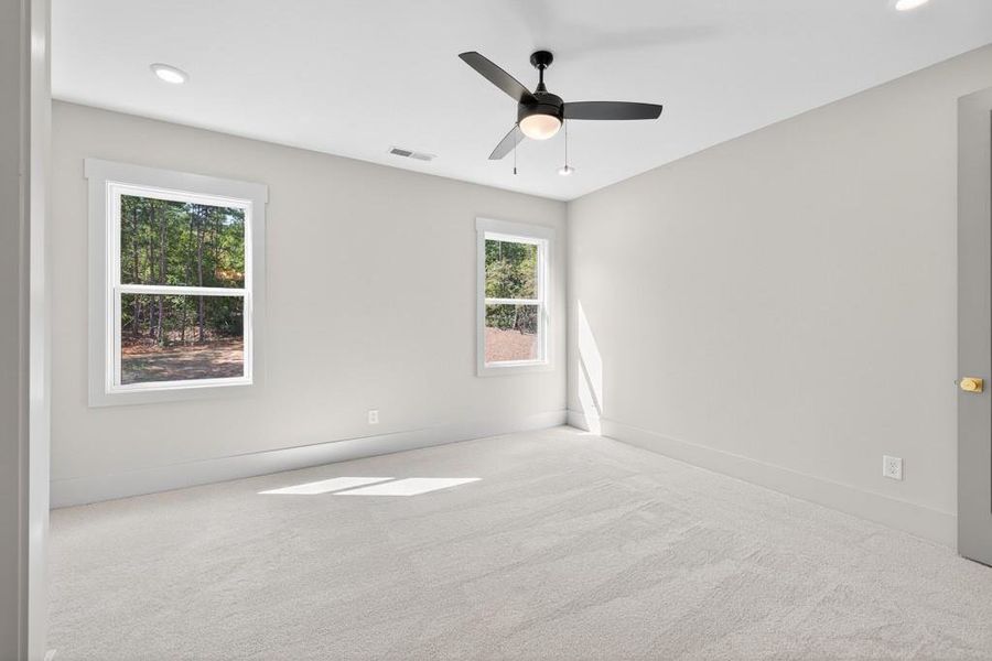Spacious, unfurnished interior of a new home in , Jefferson (Image 34).