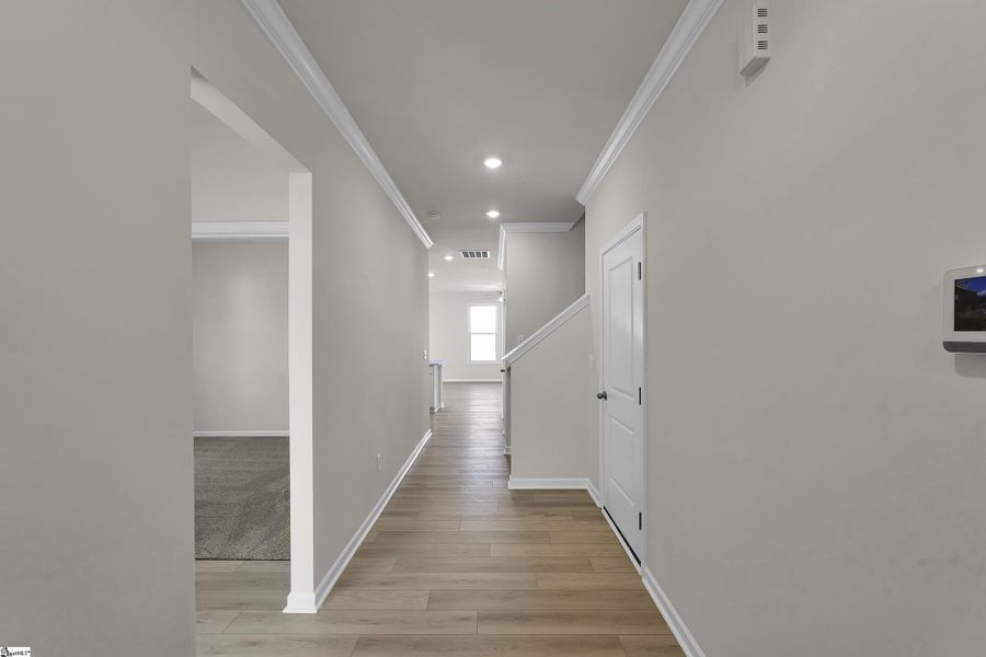 Spacious, unfurnished interior of a new home in Lynbrook, Boiling Springs (Image 12).