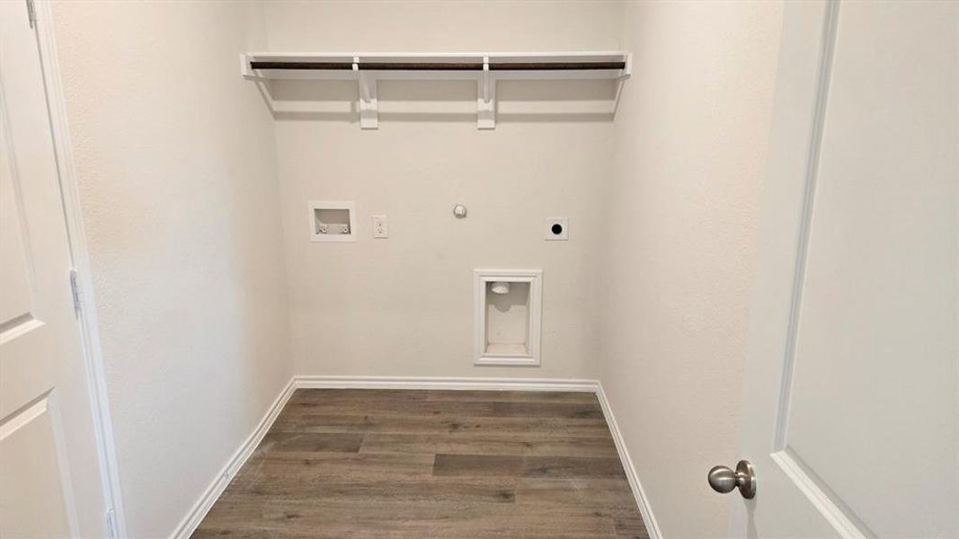 Spacious, unfurnished interior of a new home in Hanolley Hills, Sherman (Image 18).