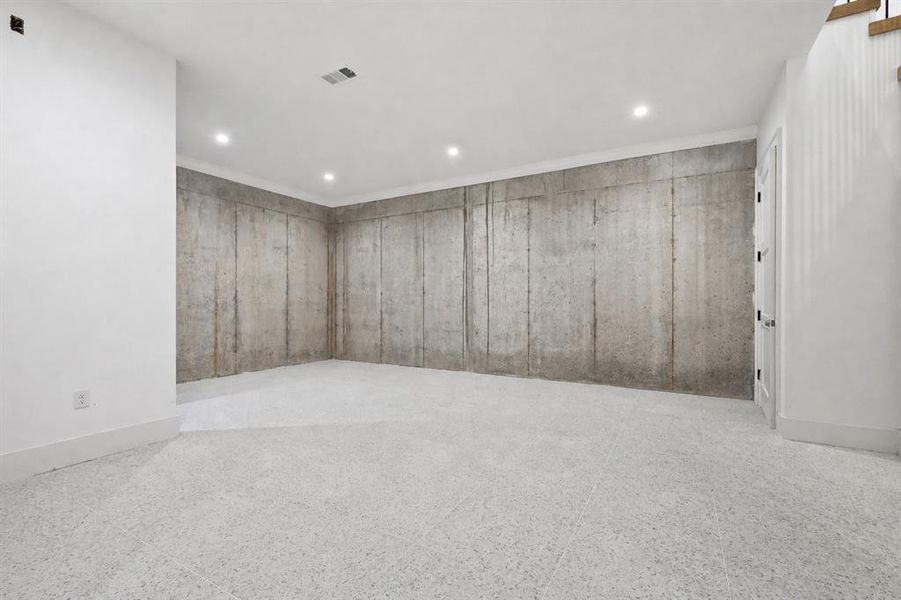 Spacious, unfurnished interior of a new home in , Dallas (Image 36).