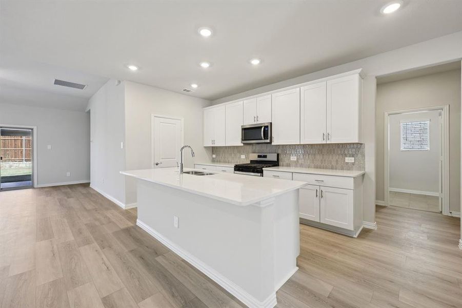 Furnished interior view inside a new home in Southridge - Signature Series, McKinney (Image 7). Furnished interior view inside a new home in Southridge - Signature Series, McKinney (Image 7).