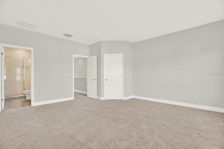 Spacious, unfurnished interior of a new home in , Seminole (Image 19).