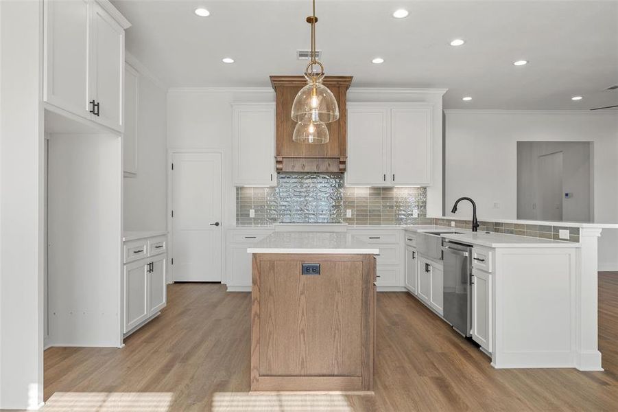 Furnished interior view inside a new home in , Lorena (Image 15).
