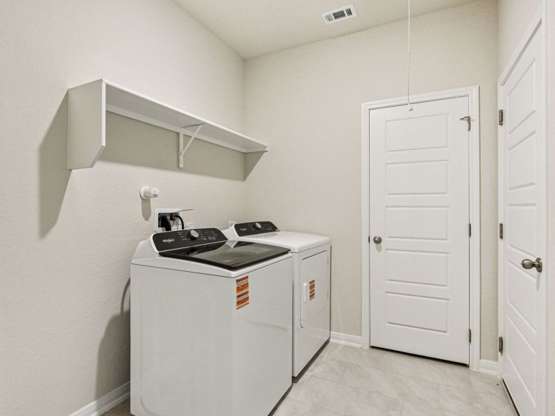 Close-up of interior finishes inside a home in Comanche Ridge, San Antonio (Image 11).