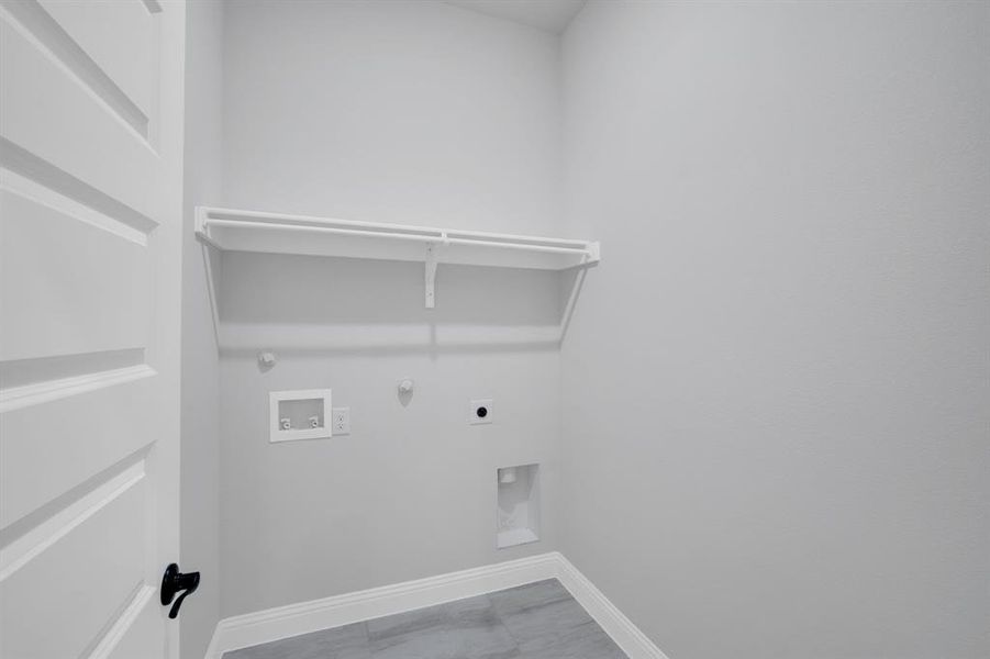 Spacious, unfurnished interior of a new home in Levante, Waxahachie (Image 24). Spacious, unfurnished interior of a new home in Levante, Waxahachie (Image 24).