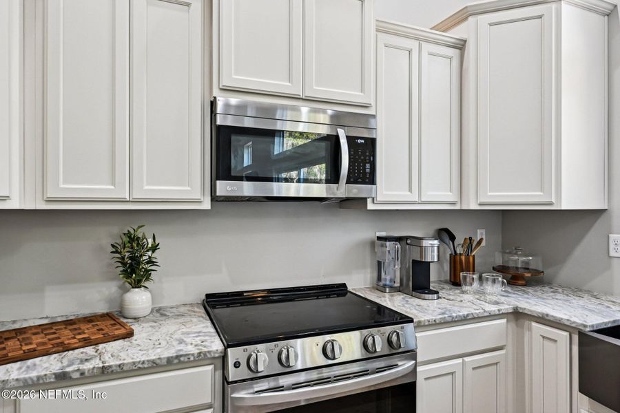 Furnished interior view inside a new home in , Middleburg (Image 14).