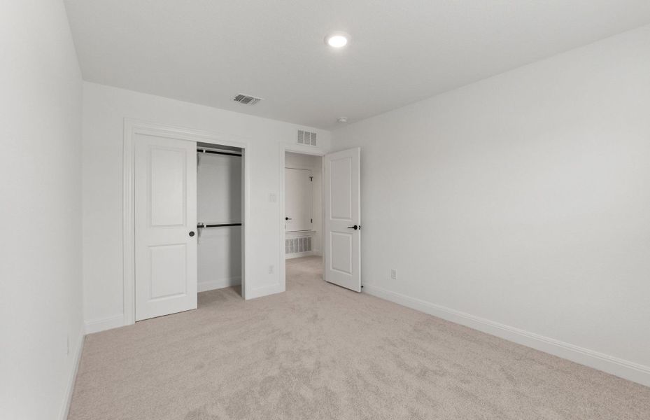 Spacious, unfurnished interior of a new home in Horizon Lake, Leander (Image 40).