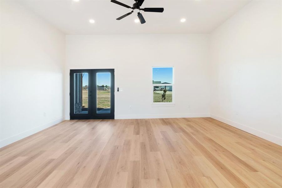 Spacious, unfurnished interior of a new home in , Sumner (Image 11).