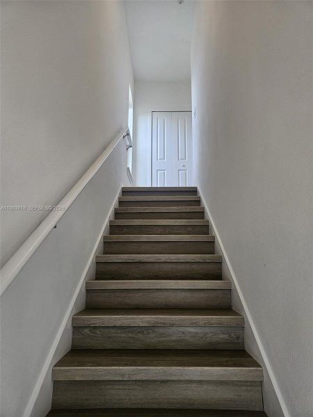 Spacious, unfurnished interior of a new home in , Orlando (Image 23).