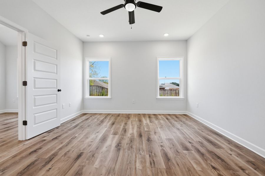 Spacious, unfurnished interior of a new home in Barton's Bend, Crestview (Image 44).