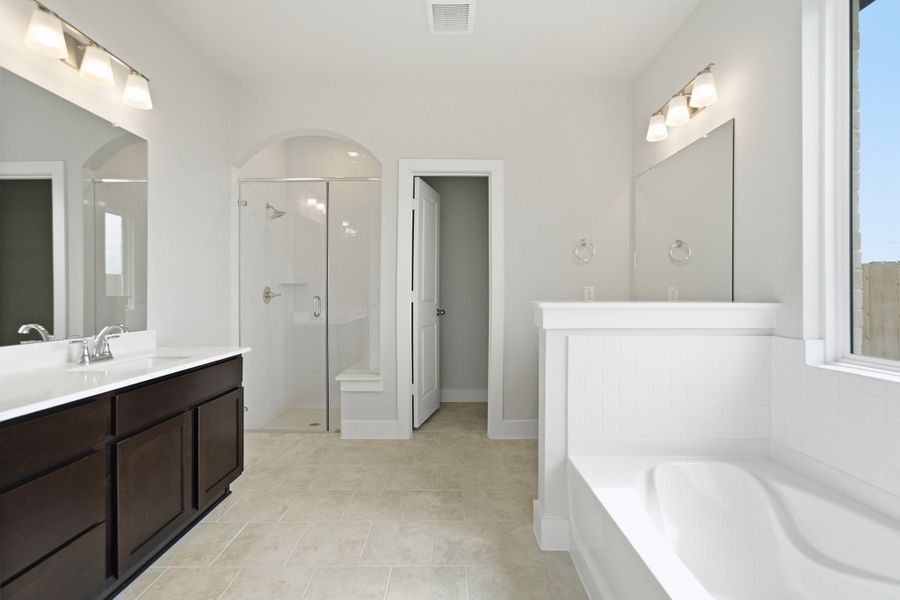 Furnished interior view inside a new home in Ashland, Angleton (Image 11).