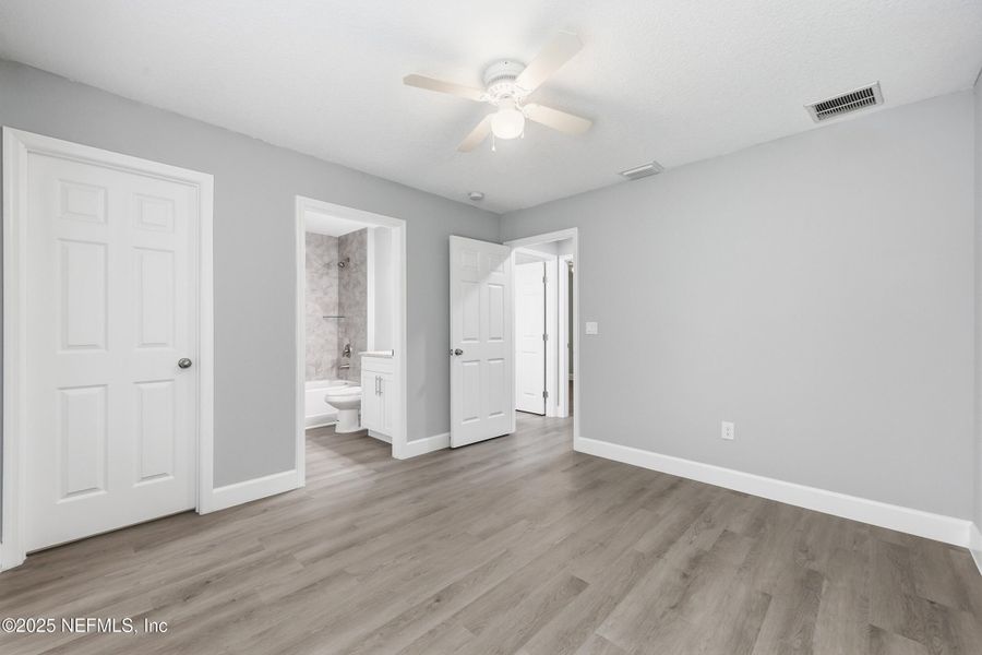 Spacious, unfurnished interior of a new home in , Jacksonville (Image 25).