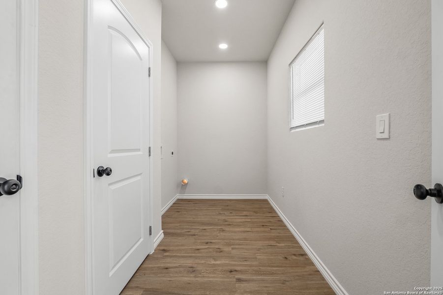 Spacious, unfurnished interior of a new home in , Lytle (Image 19).