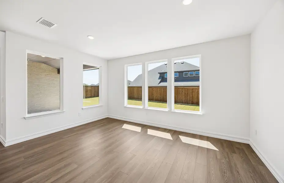 Spacious, unfurnished interior of a new home in Highland Lakes, McKinney (Image 26).