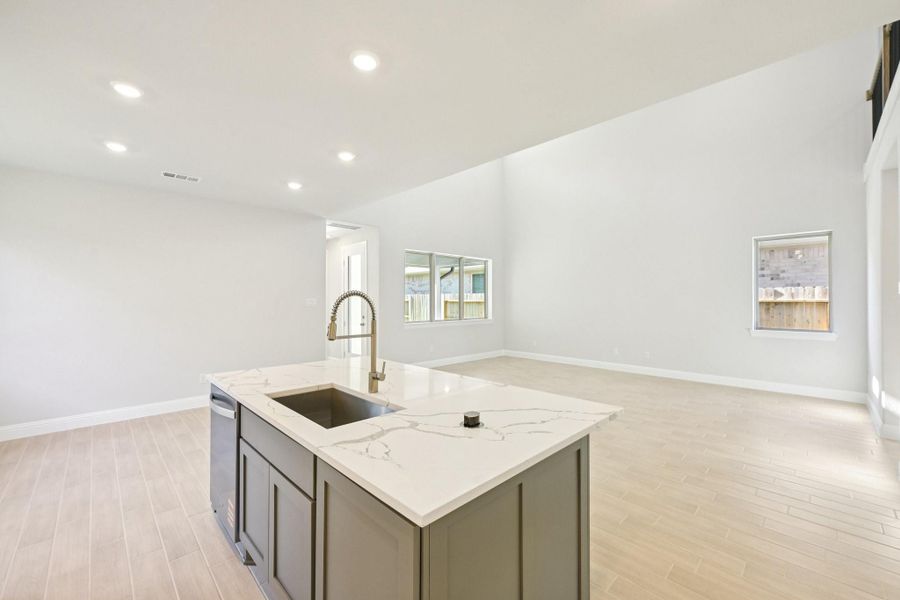 Furnished interior view inside a new home in Evergreen 40', Conroe (Image 9).