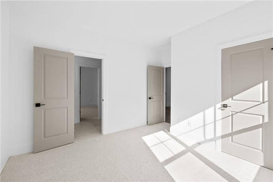Spacious, unfurnished interior of a new home in Livingstone Park, Kennesaw (Image 21).