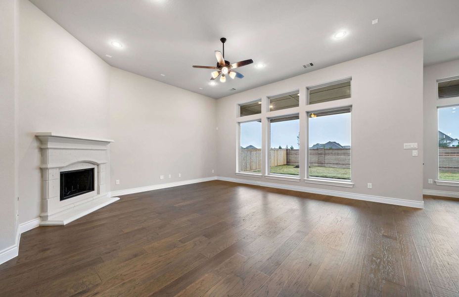 Representative unfurnished interior of a home built from the 3326 by Ravenna Homes in Cross Creek West, Fulshear (Image 44).