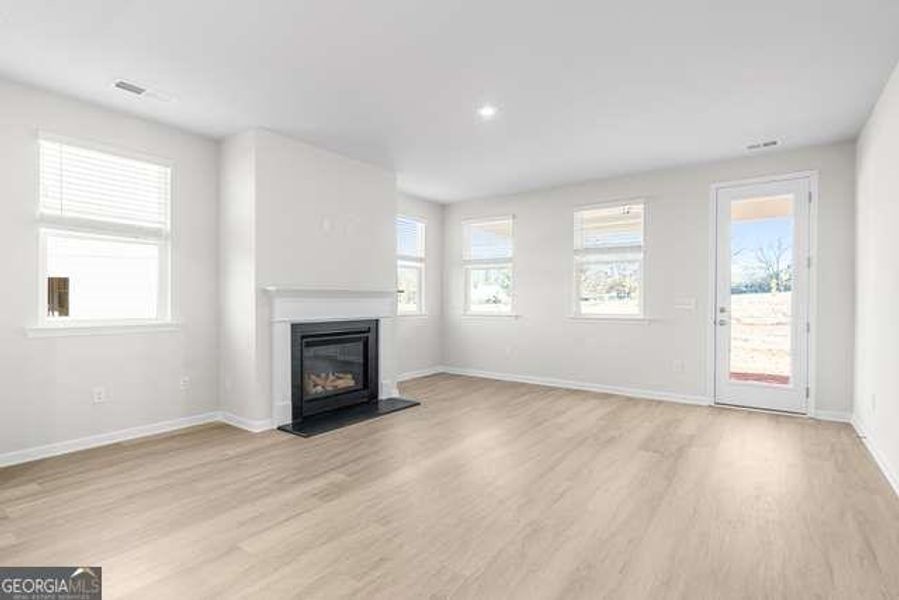 Spacious, unfurnished interior of a new home in Wehunt Meadows, Hoschton (Image 11).