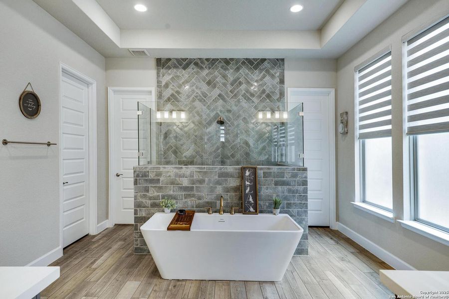 Furnished interior view inside a new home in Balcones Creek 70', Boerne (Image 9).