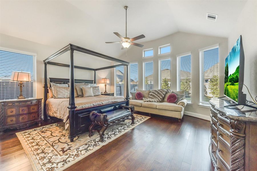 Furnished interior view inside a new home in ARTAVIA 65', Conroe (Image 37).