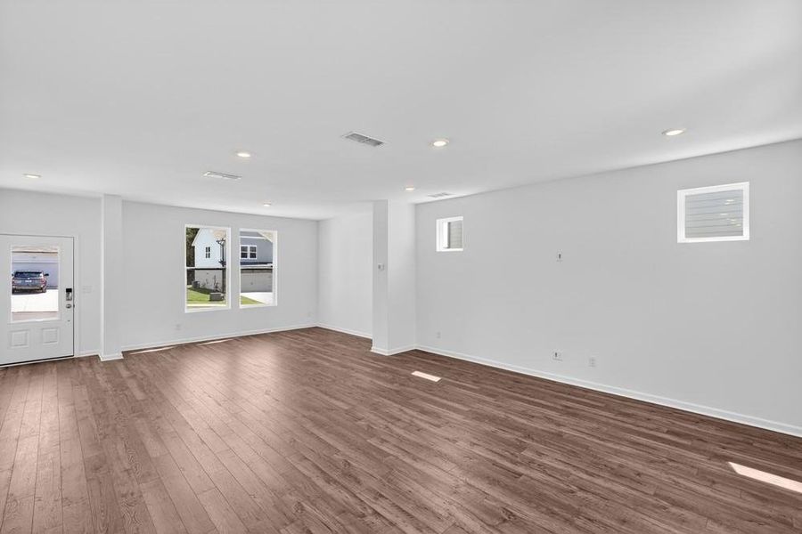 Spacious, unfurnished interior of a new home in Heritage River, Euharlee (Image 26).