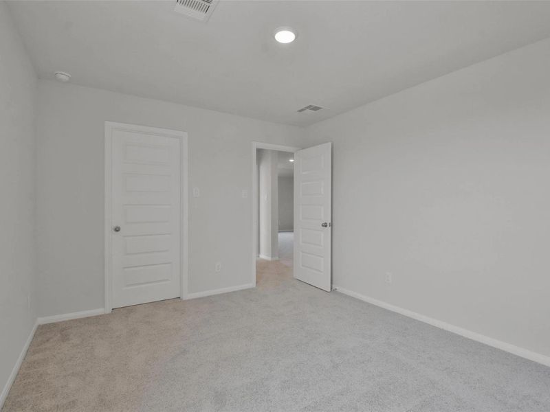 Spacious, unfurnished interior of a new home in River Ranch Meadows, Dayton (Image 34).