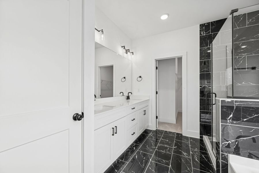 Owner's Bathroom Owner's Bathroom