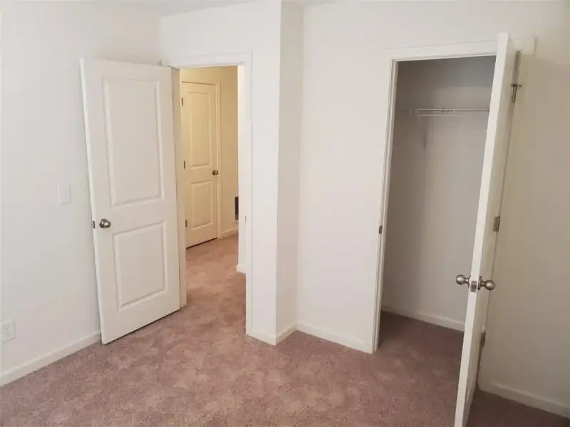 Spacious, unfurnished interior of a new home in Chestnut Grove, Douglasville (Image 9).