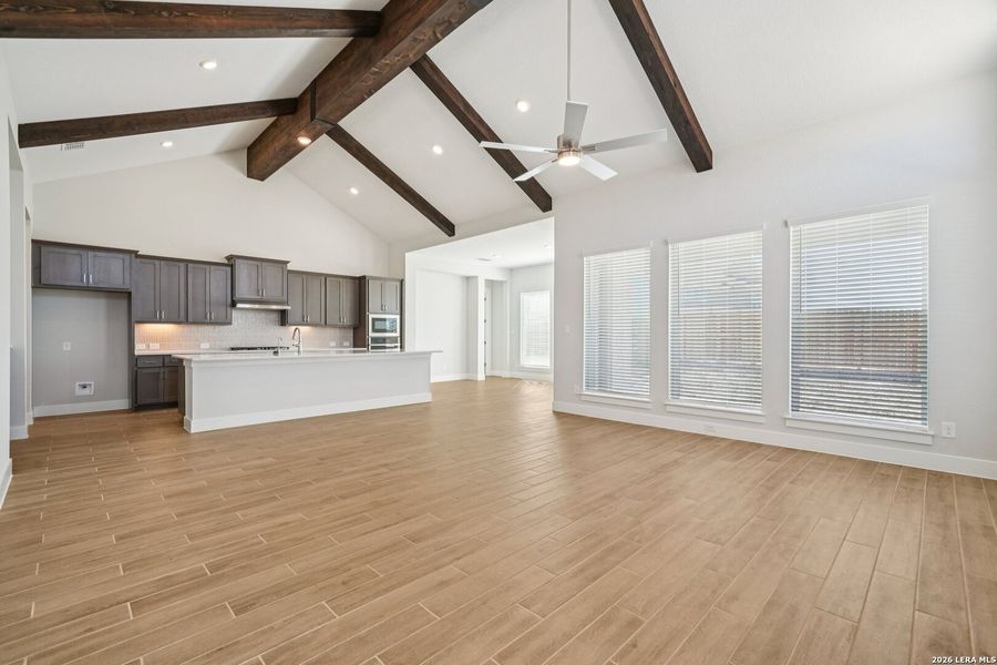 Spacious, unfurnished interior of a new home in Meyer Ranch, New Braunfels (Image 14).