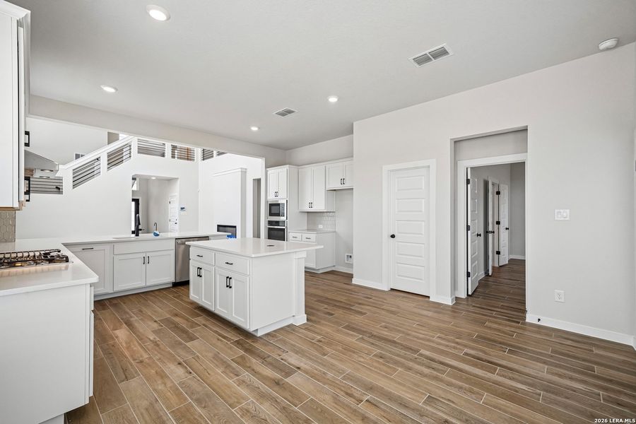 Furnished interior view inside a new home in Meyer Ranch 45's, New Braunfels (Image 10).