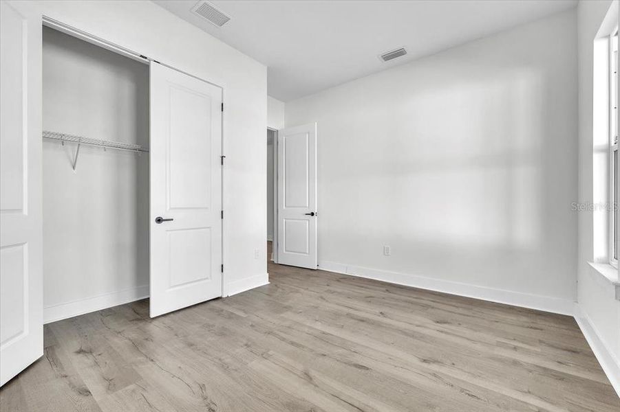 Spacious, unfurnished interior of a new home in Gracewater at Sarasota, Sarasota (Image 23).