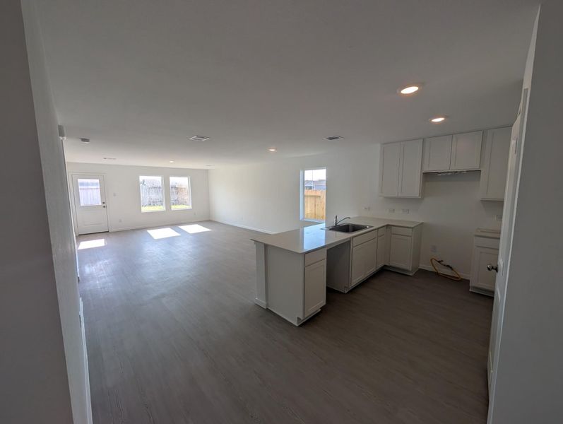 Spacious, unfurnished interior of a new home in Pinewood Trails, Cleveland (Image 17). Spacious, unfurnished interior of a new home in Pinewood Trails, Cleveland (Image 17).