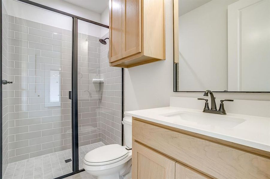 Furnished interior view inside a new home in , Waxahachie (Image 16).