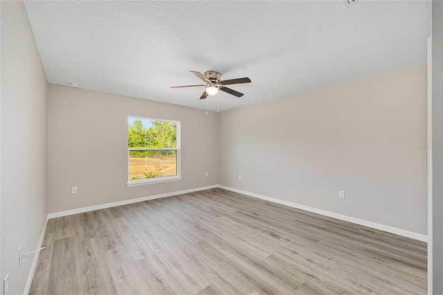 Spacious, unfurnished interior of a new home in , Citrus Springs (Image 18).