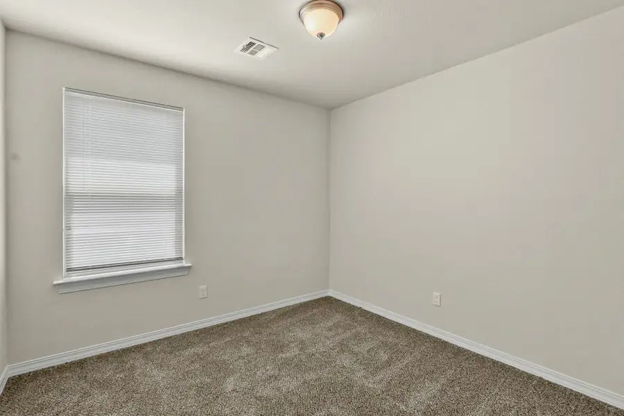 Spacious, unfurnished interior of a new home in Rancho Desierto Bello, Horizon City (Image 22).