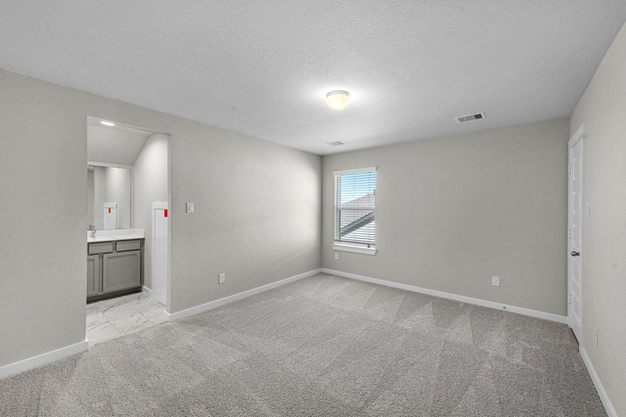 Spacious, unfurnished interior of a new home in Beacon Hill, Waller (Image 16).