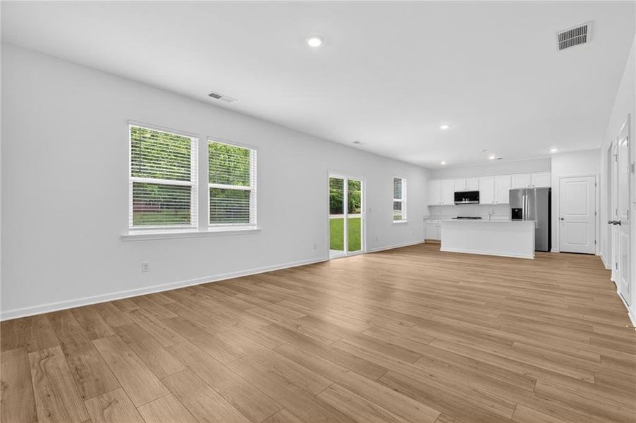 Spacious, unfurnished interior of a new home in Lexington Meadows, Athens (Image 31).