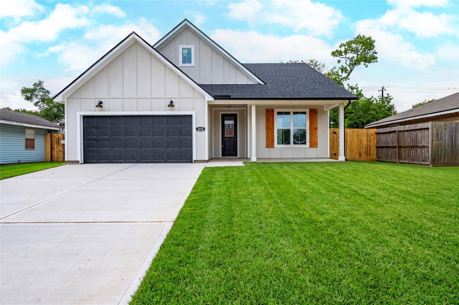 Front exterior of a new home in , Texas City, TX, highlighting curb appeal (Image 18).