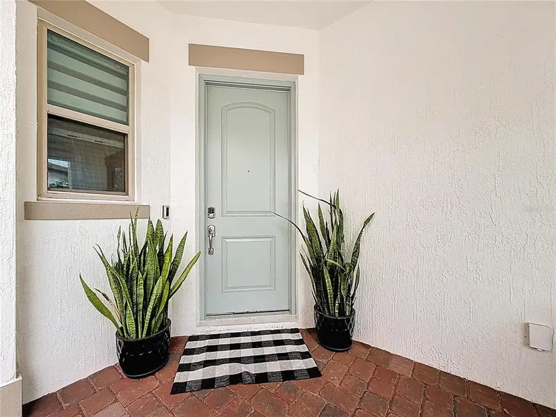 Exterior details and patio area of a home in , Orlando (Image 28).
