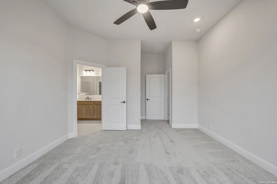 Spacious, unfurnished interior of a new home in Davis Ranch 50', San Antonio (Image 34).