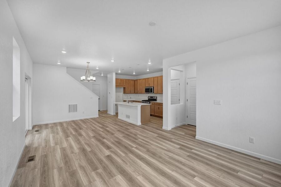 Spacious, unfurnished interior of a new home in The Aurora Highlands, Aurora (Image 5).