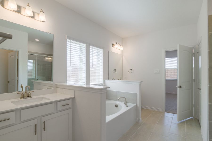 Furnished interior view inside a new home in Saratoga, Aubrey (Image 12).