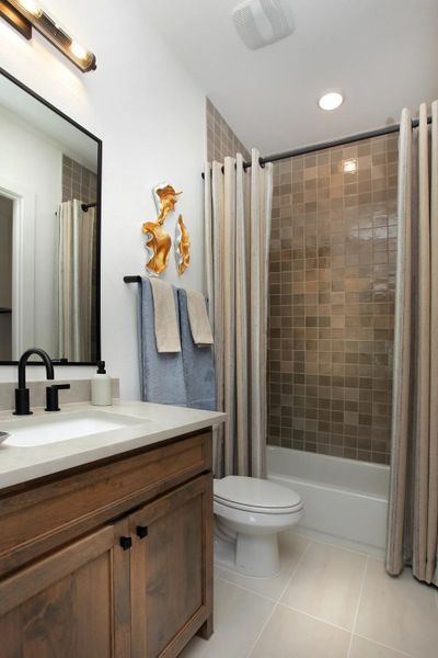 Eastland II Full Bathroom