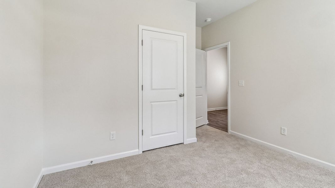 Spacious, unfurnished interior of a new home in Sease's Pond, Gilbert (Image 21).