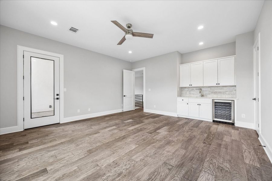 Spacious, unfurnished interior of a new home in , Houston (Image 33).