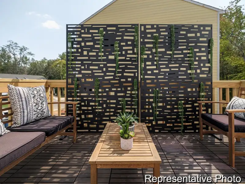 Condo located in Charlotte, NC showcasing its design and architecture (Image 2).