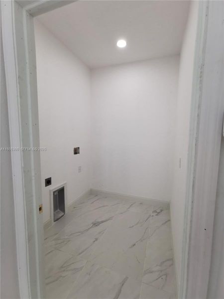 Spacious, unfurnished interior of a new home in , Lehigh Acres (Image 32).