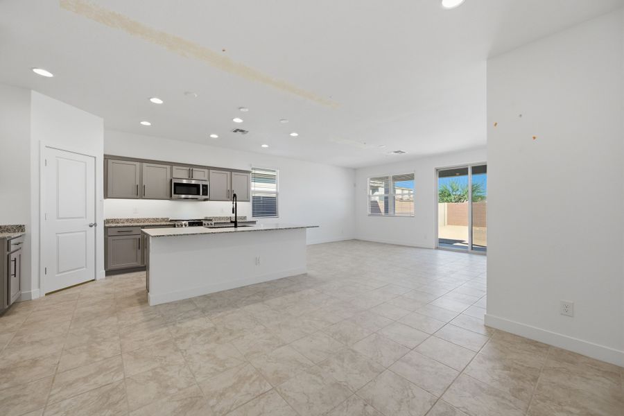 Spacious, unfurnished interior of a new home in Artisan at Asante, Surprise (Image 30). Spacious, unfurnished interior of a new home in Artisan at Asante, Surprise (Image 30).